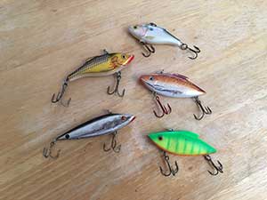 Lipless crankbait lures