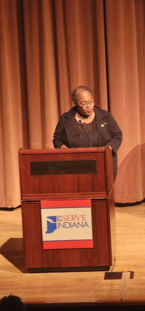 Shona-Moreland,-Presenting.jpg