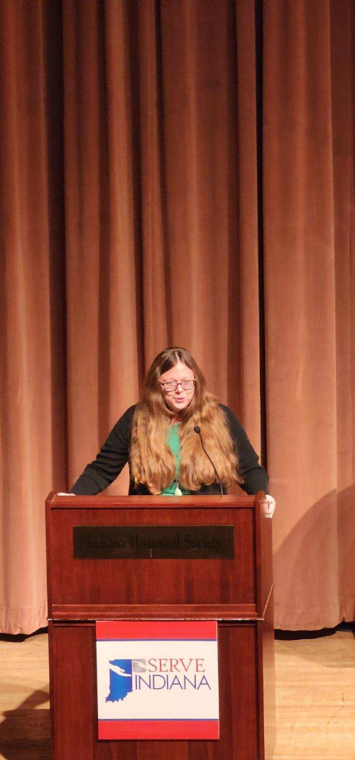 Niki-Messmore,-Presenting.jpg