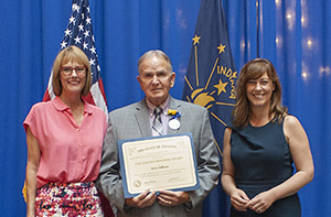 Photo of Steve Dillman receiving the award