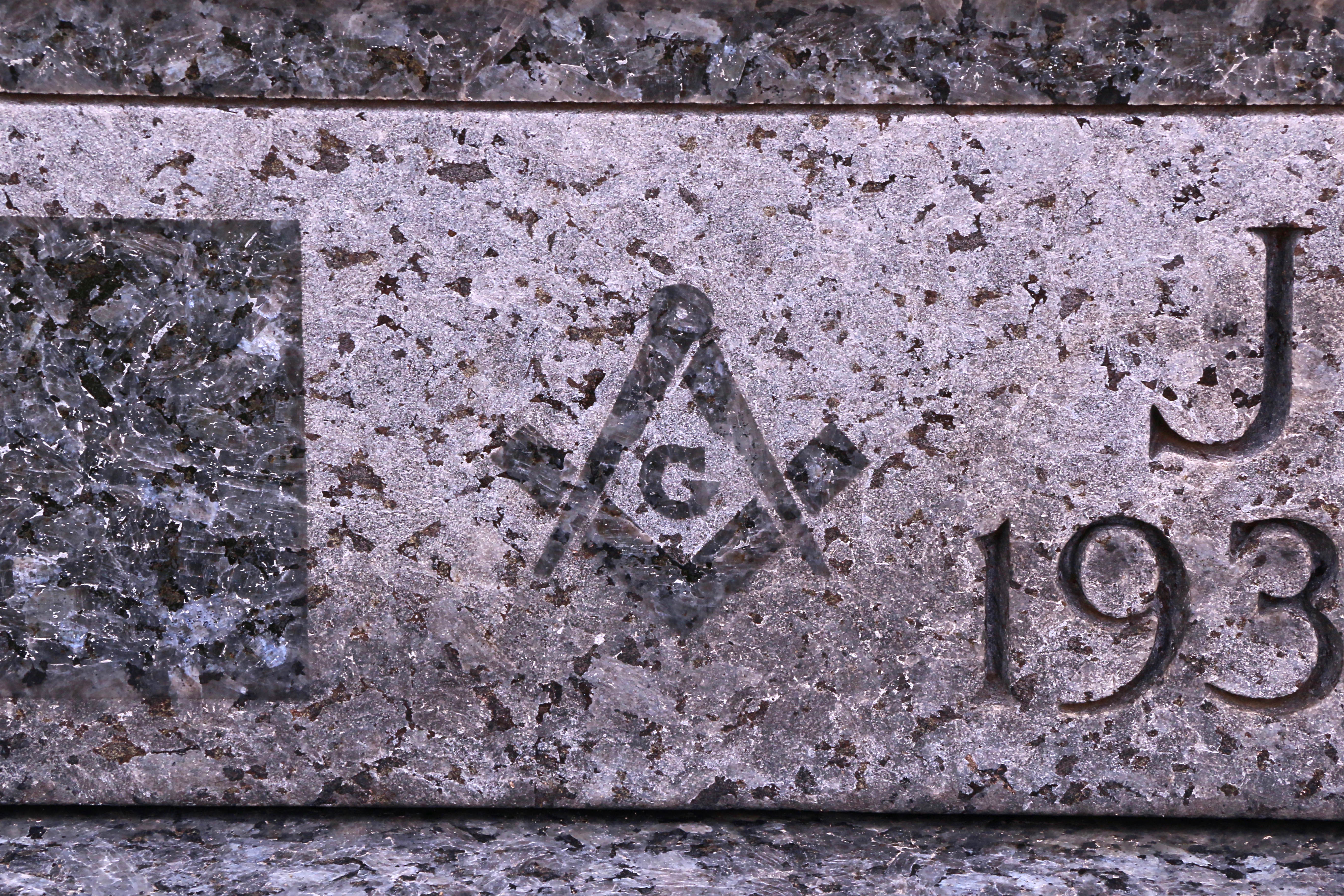 Headstone close-up - Freemason